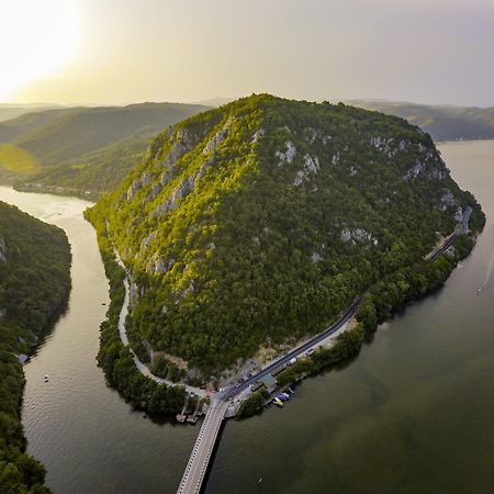 Отель Casa Patryk Оршова Экстерьер фото